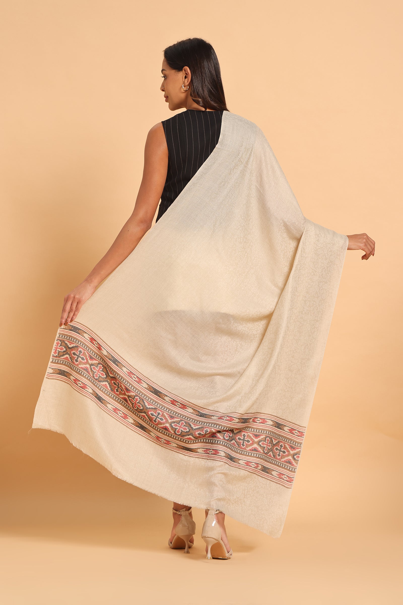 Ivory Fine Wool Pashmina Shawl with Traditional Border
