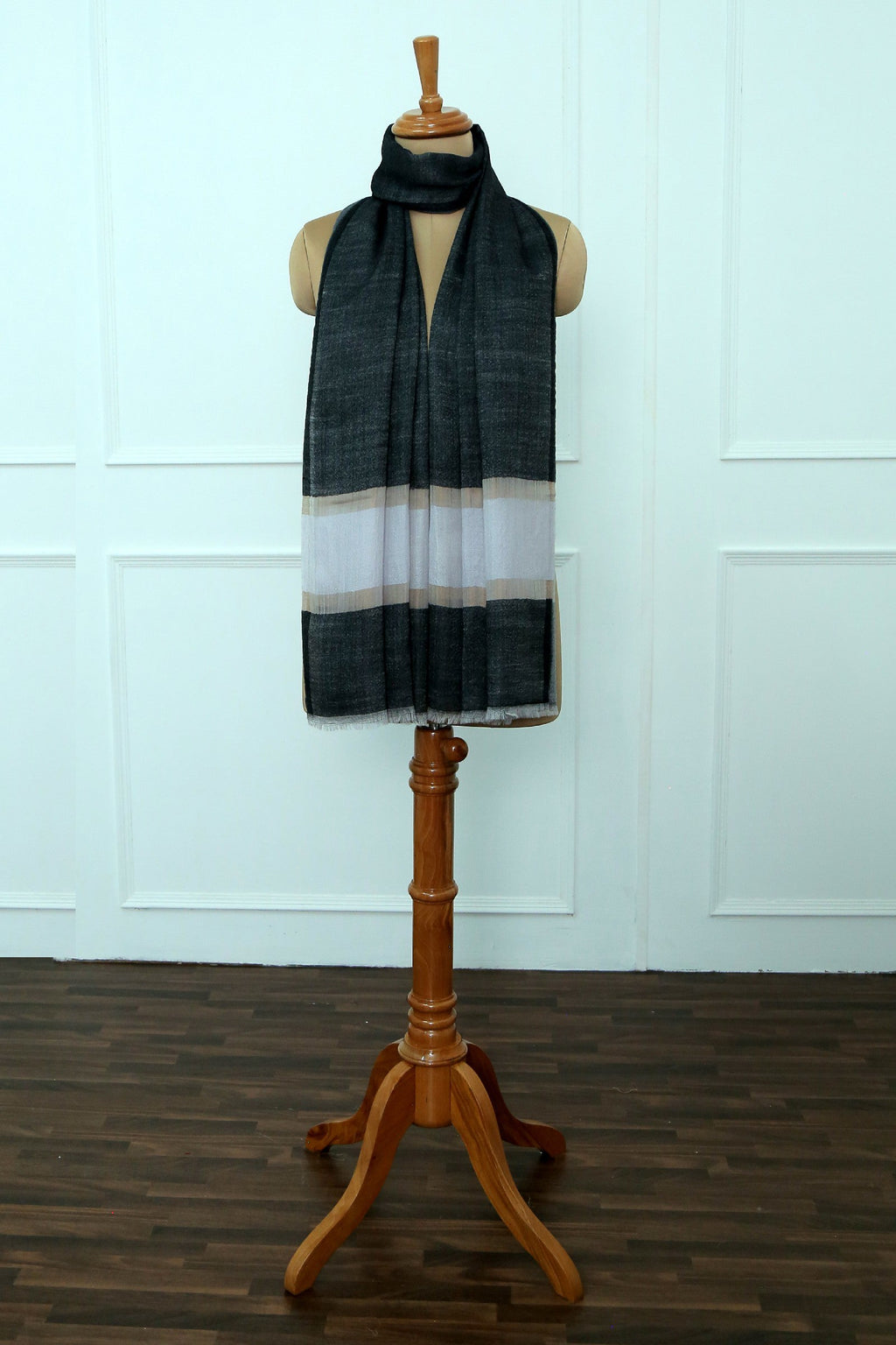 Fine Wool Black Border Zari Stole
