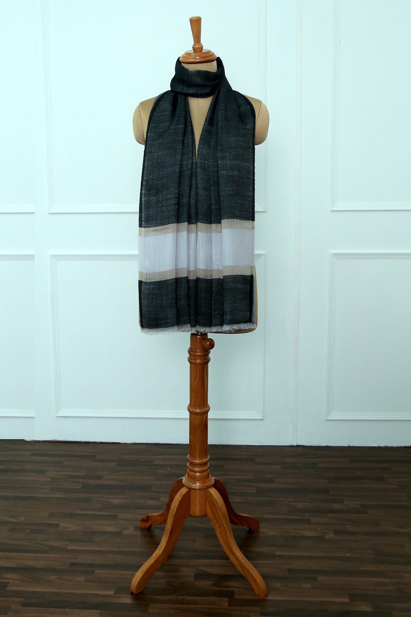 Fine Wool Black Border Zari Stole