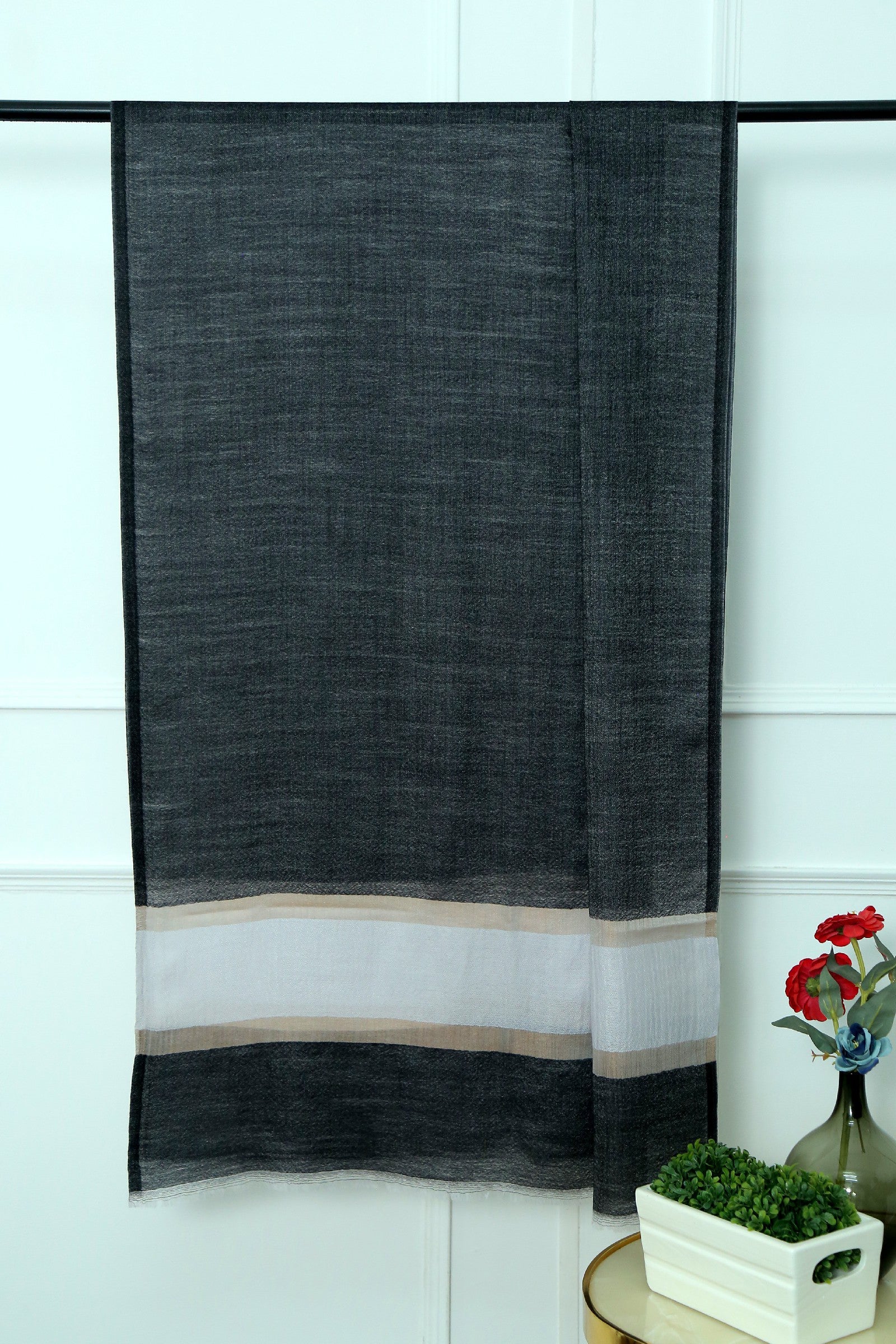 Fine Wool Black Border Zari Stole
