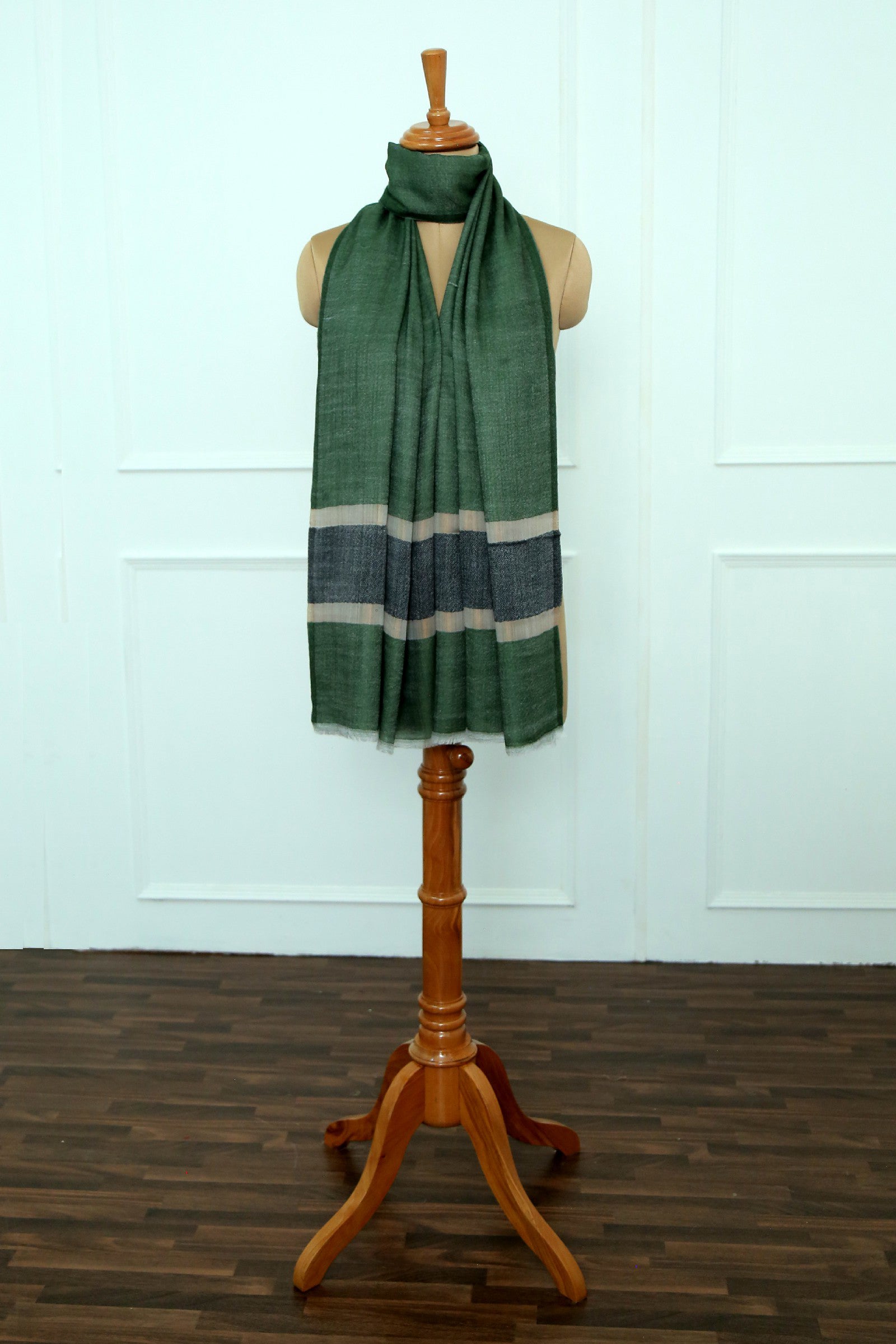 Fine Wool Green Border Zari Stole