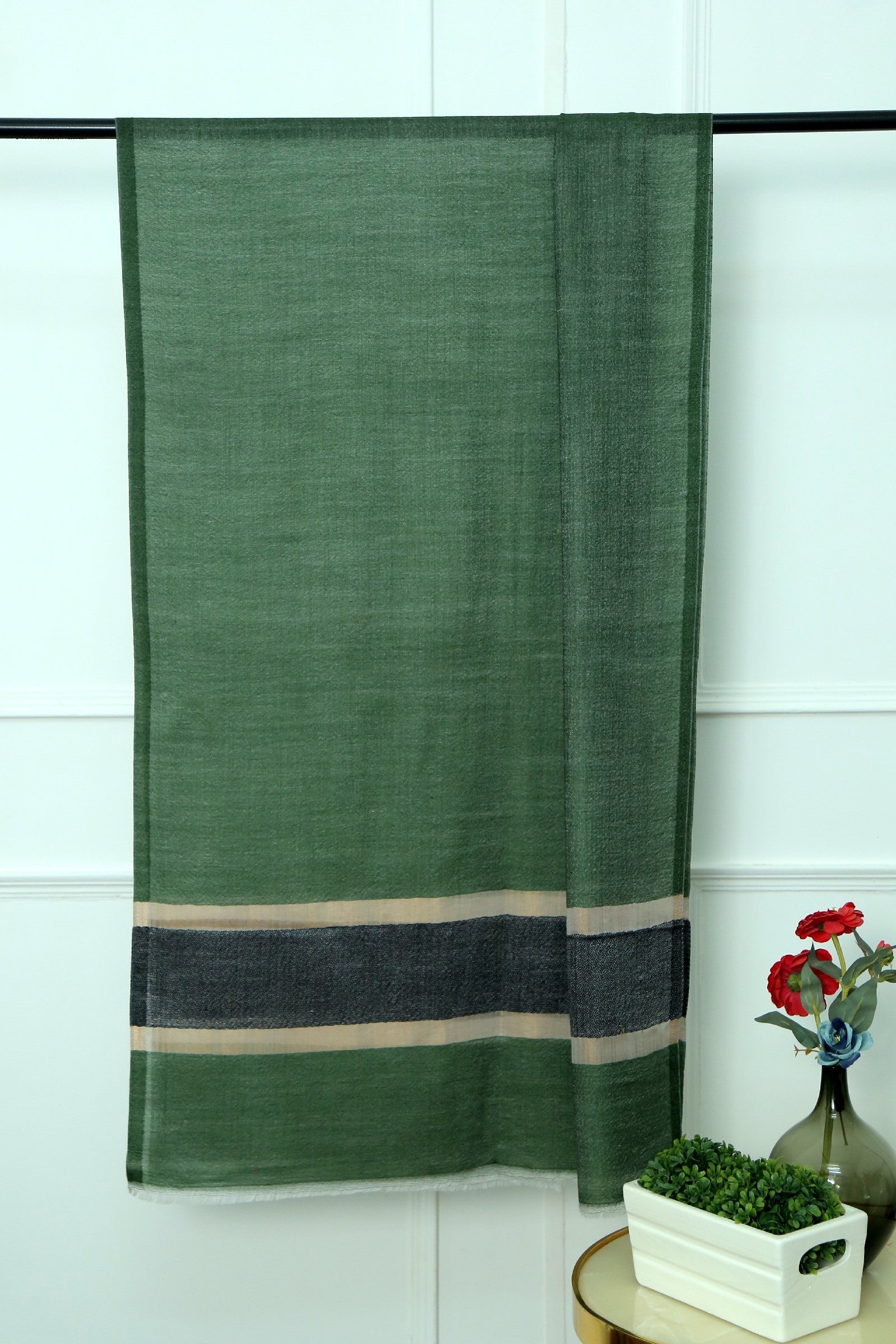 Fine Wool Green Border Zari Stole