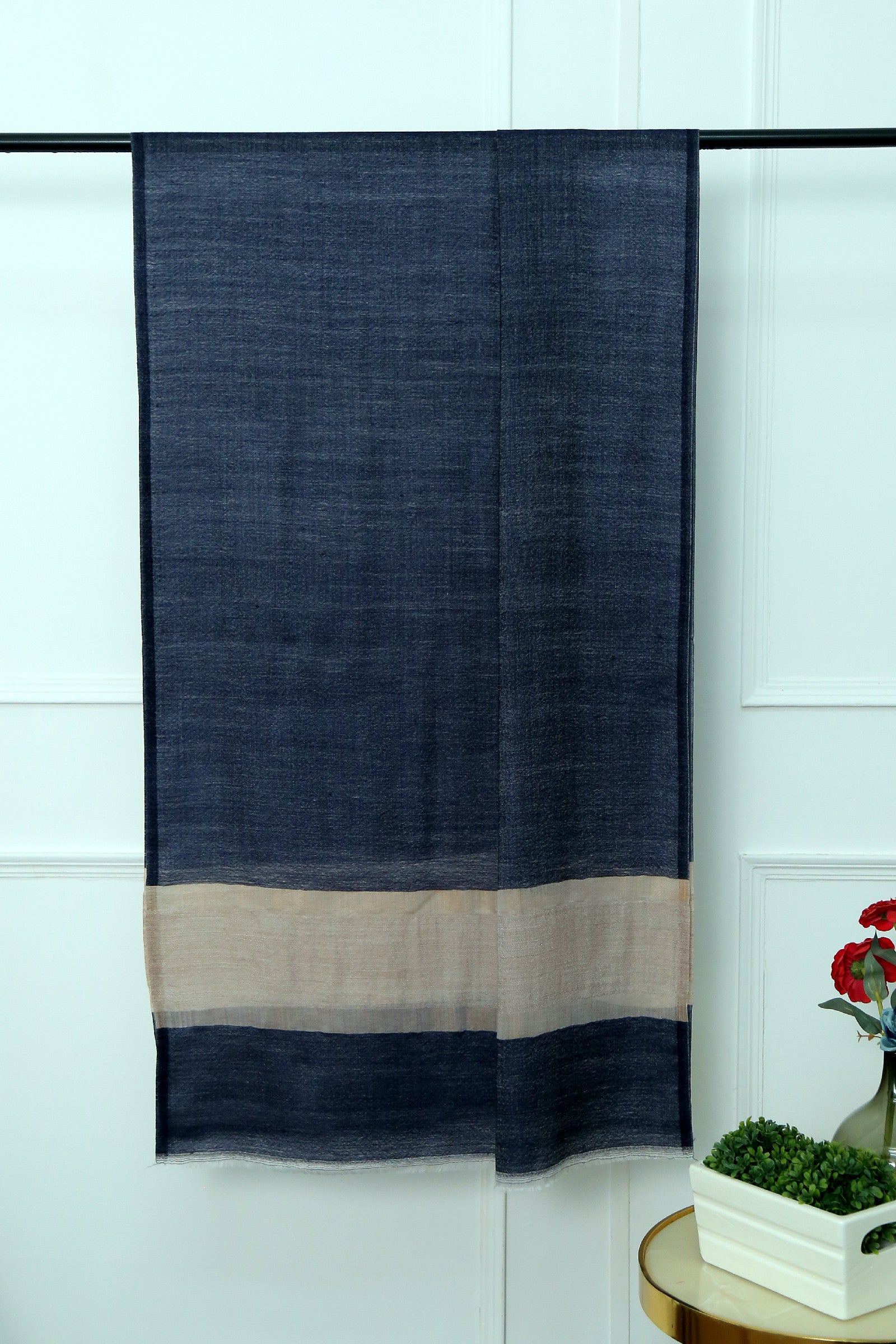Fine Wool Navy Border Zari Stole'