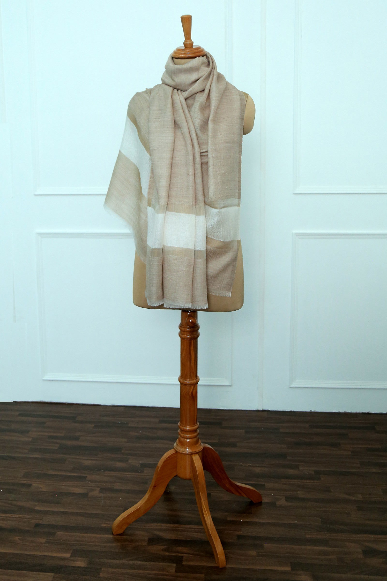 Fine Wool Beige Border Zari Stole