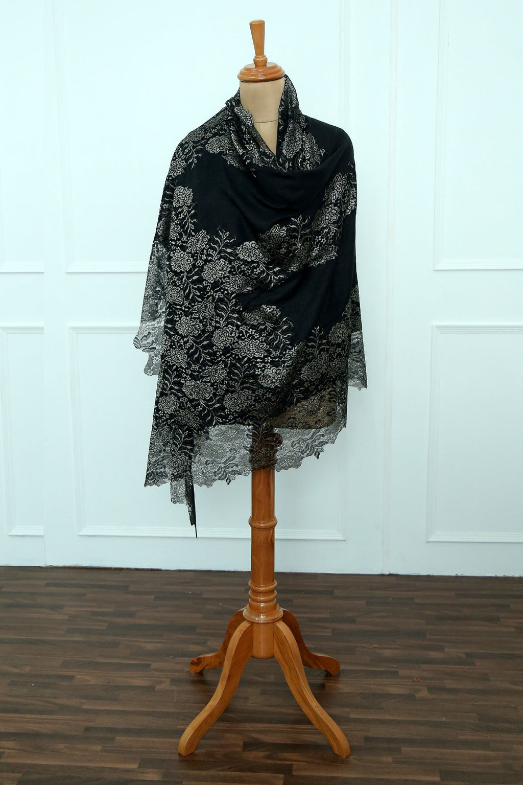 Chantiley Center Panel Golden Lace Stole
