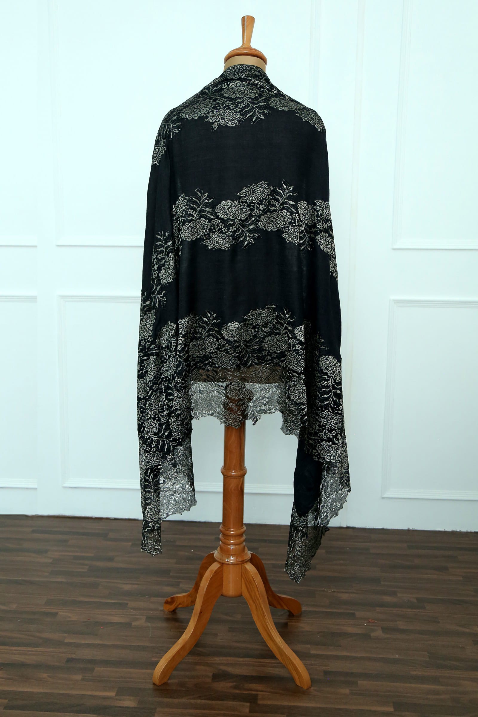 Chantiley Center Panel Golden Lace Stole