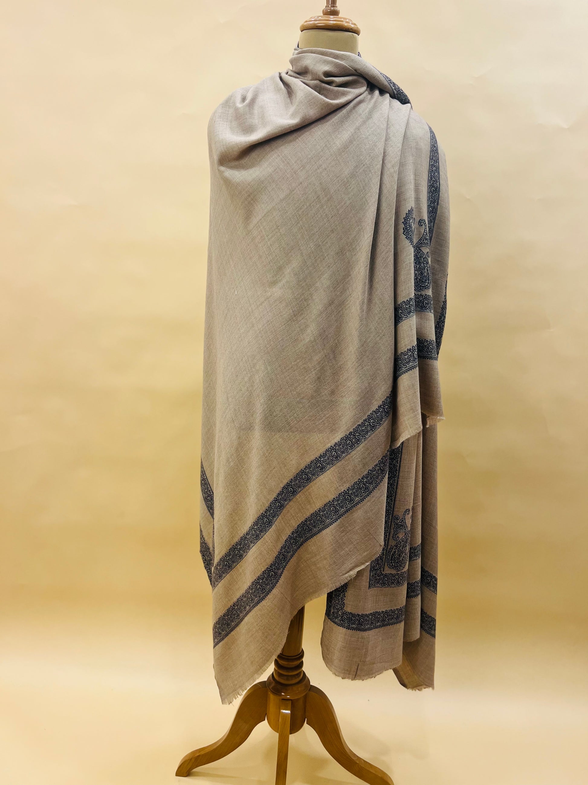 Fine wool Pashmina Men Shawl