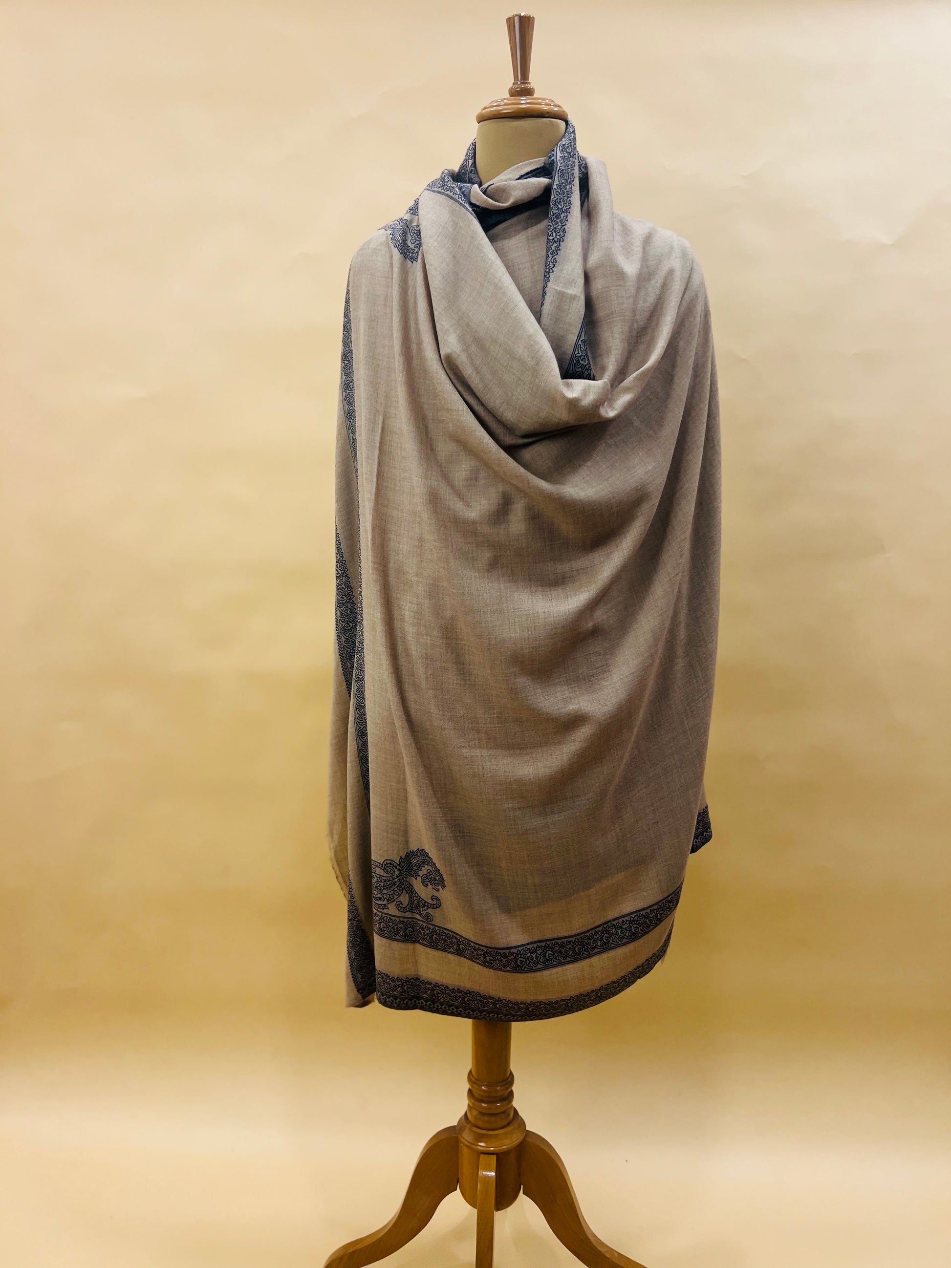 Fine wool Pashmina Men Shawl