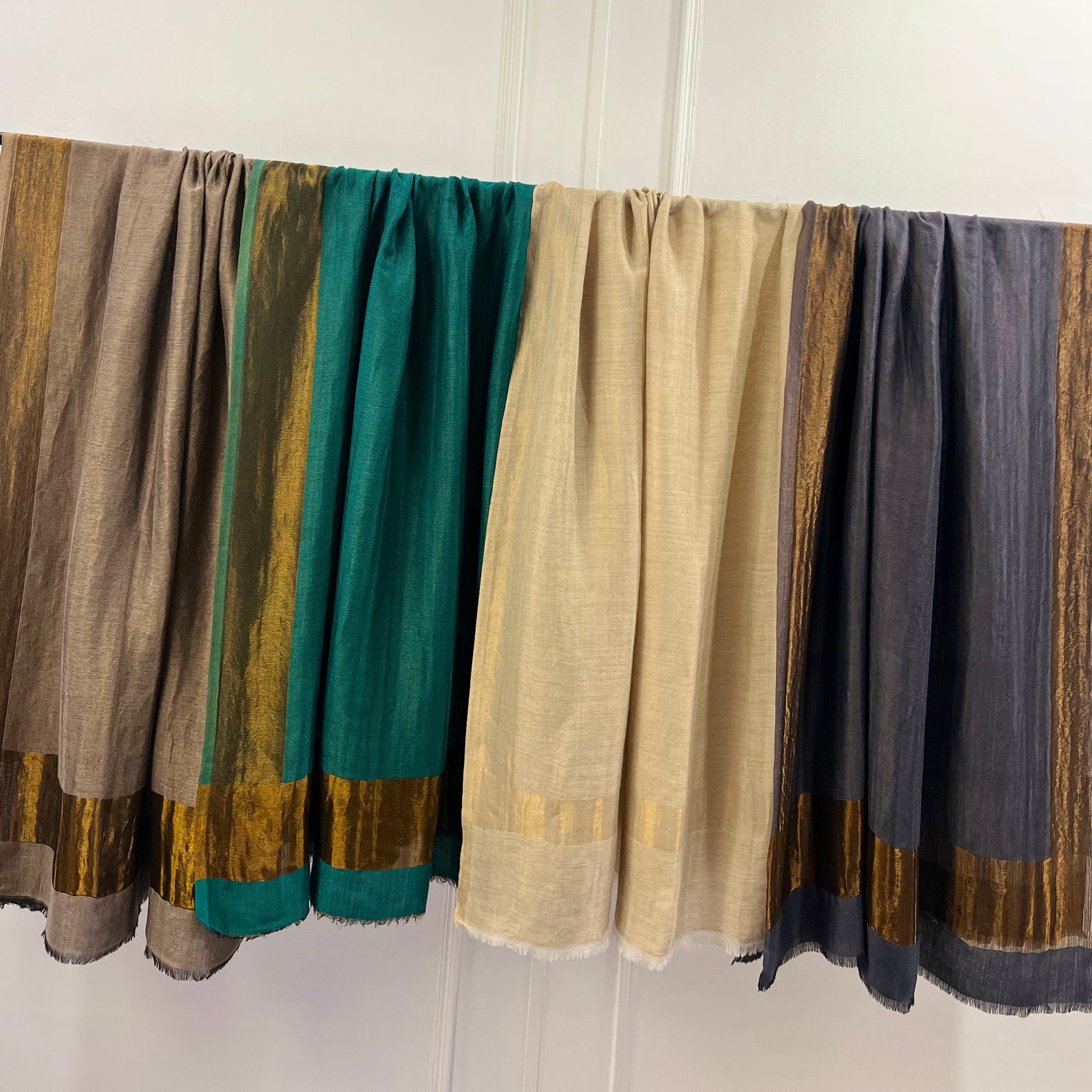 Zari Border Reversible Shawl