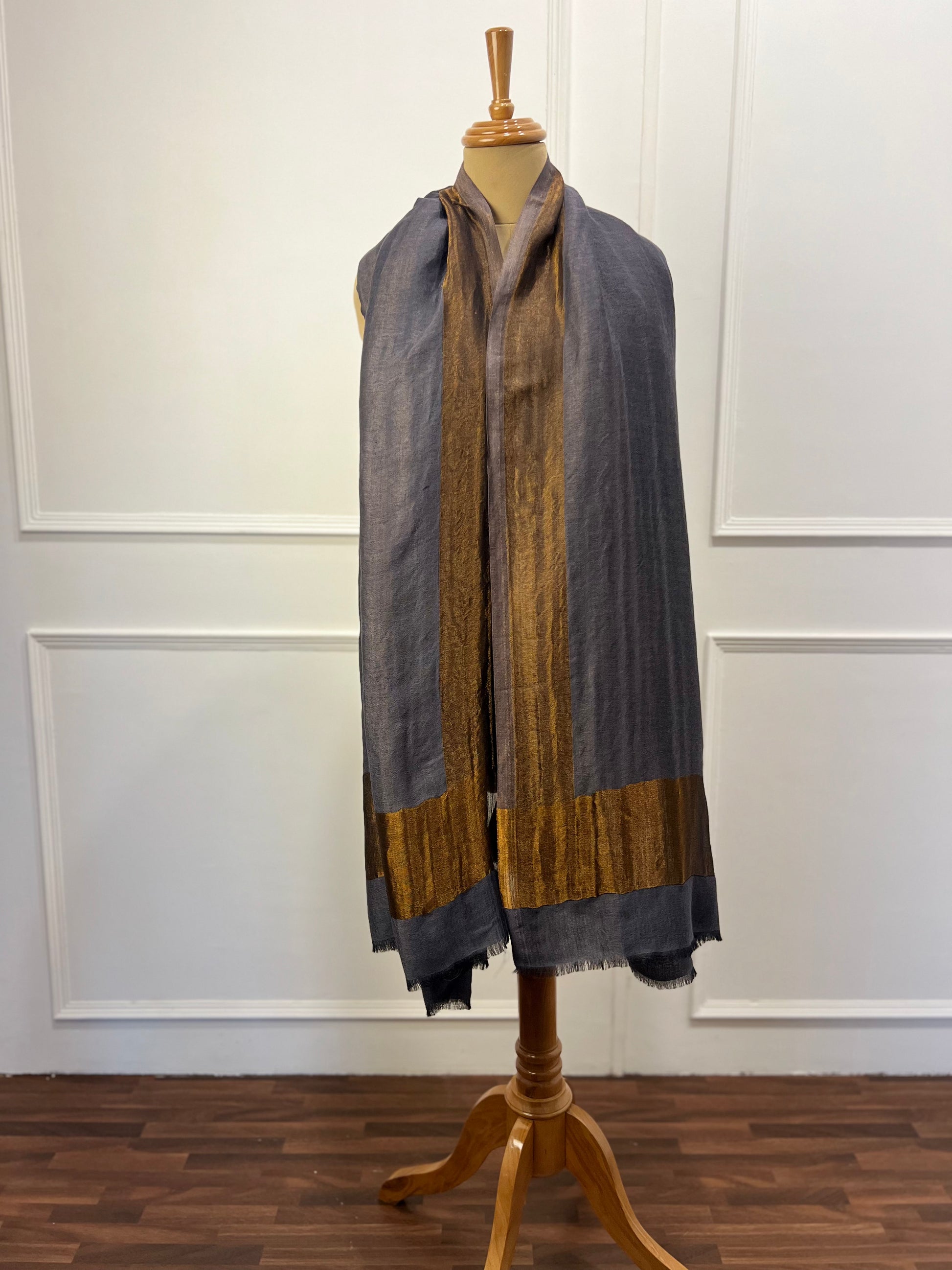 Zari Border Reversible Shawl