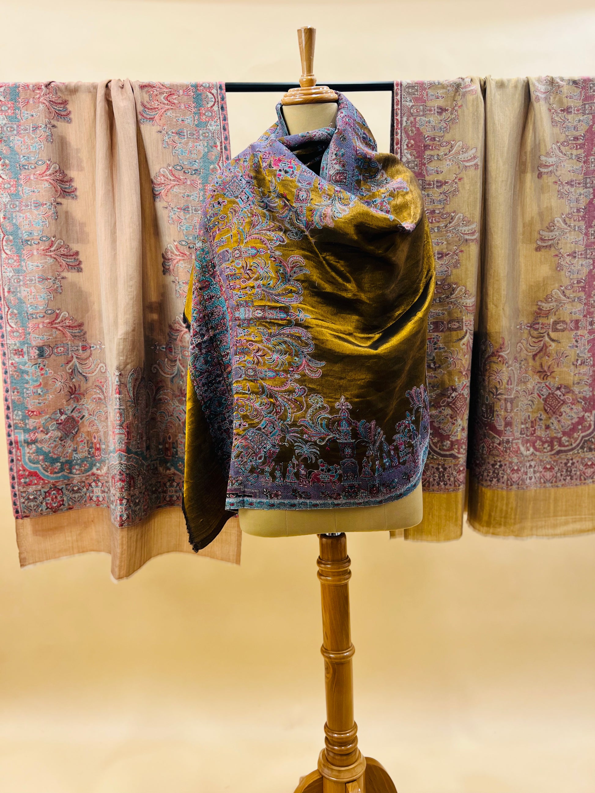 Light Gold Moonlight Fine Wool Zari Stole