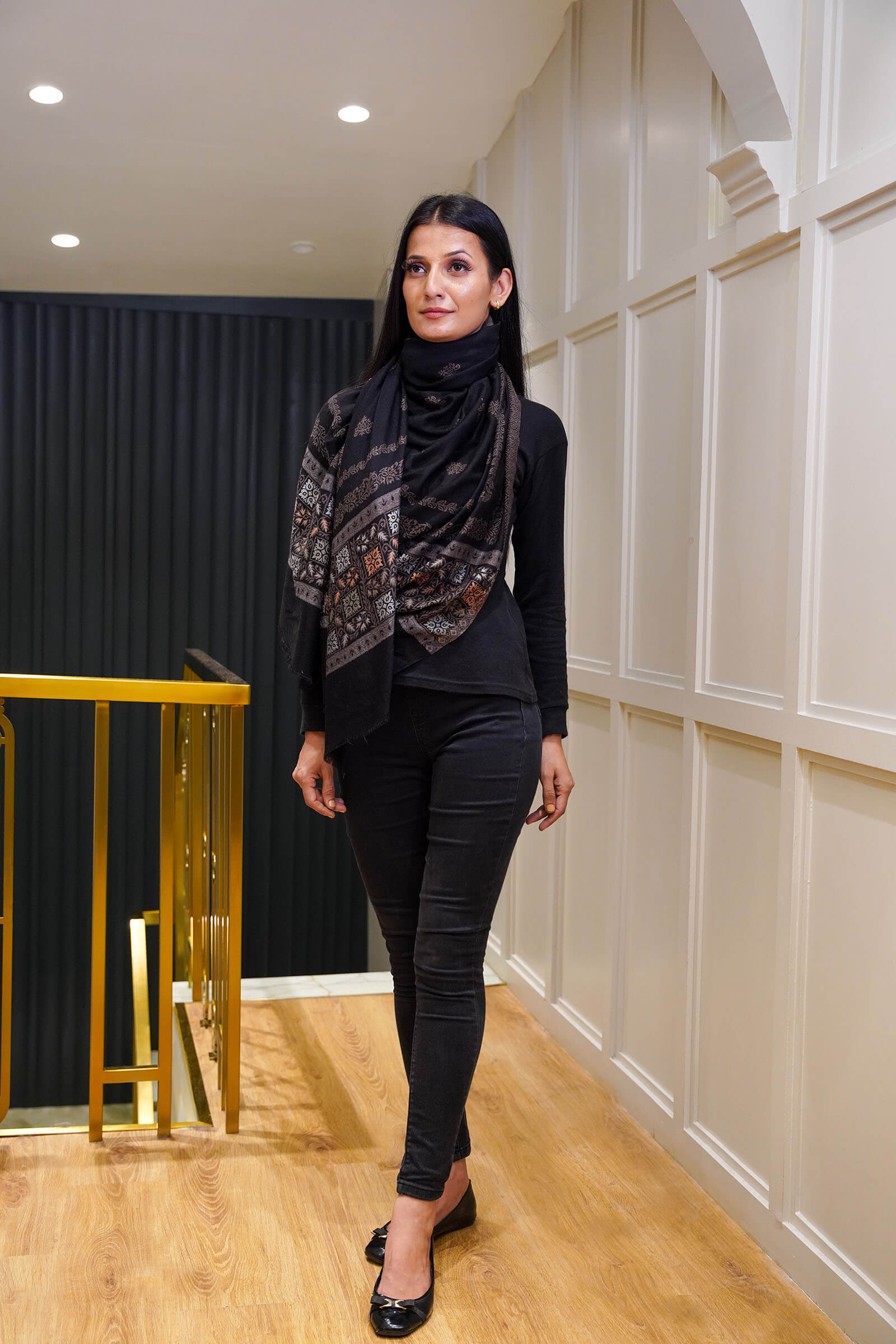 Fine Wool Black Kani Scarf