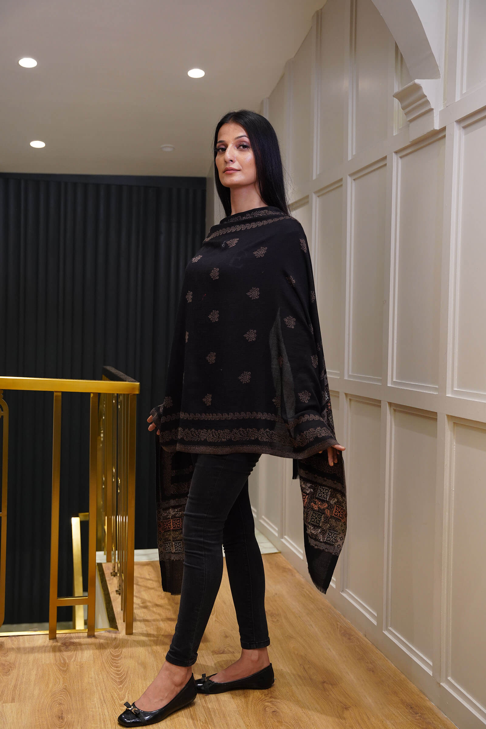 Fine Wool Black Kani Scarf