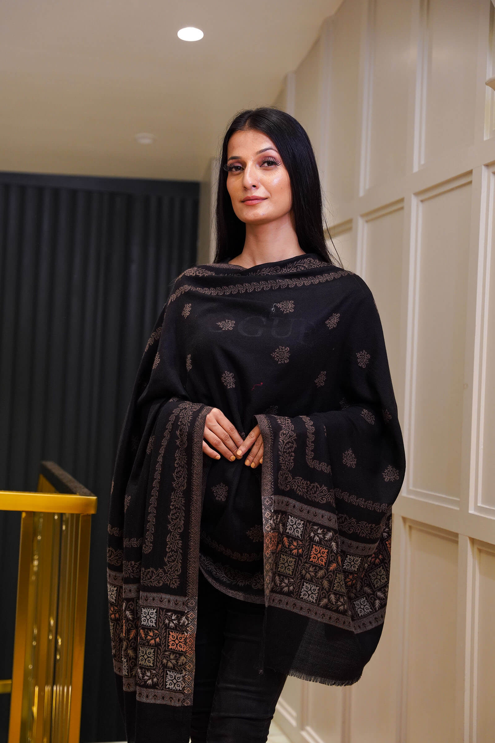 Fine Wool Black Kani Scarf