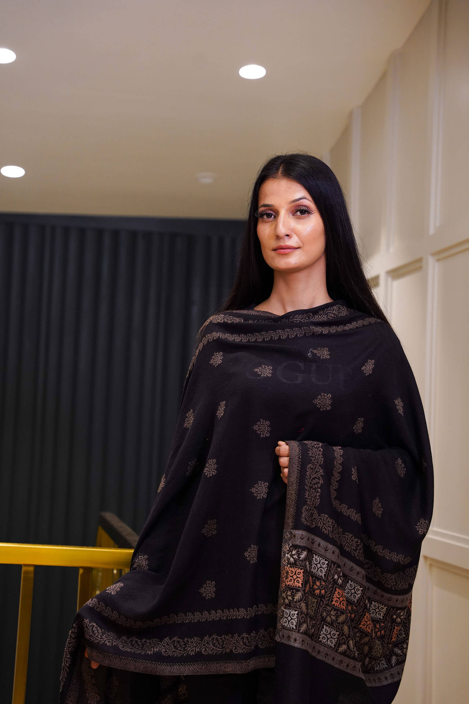 Fine Wool Black Kani Scarf