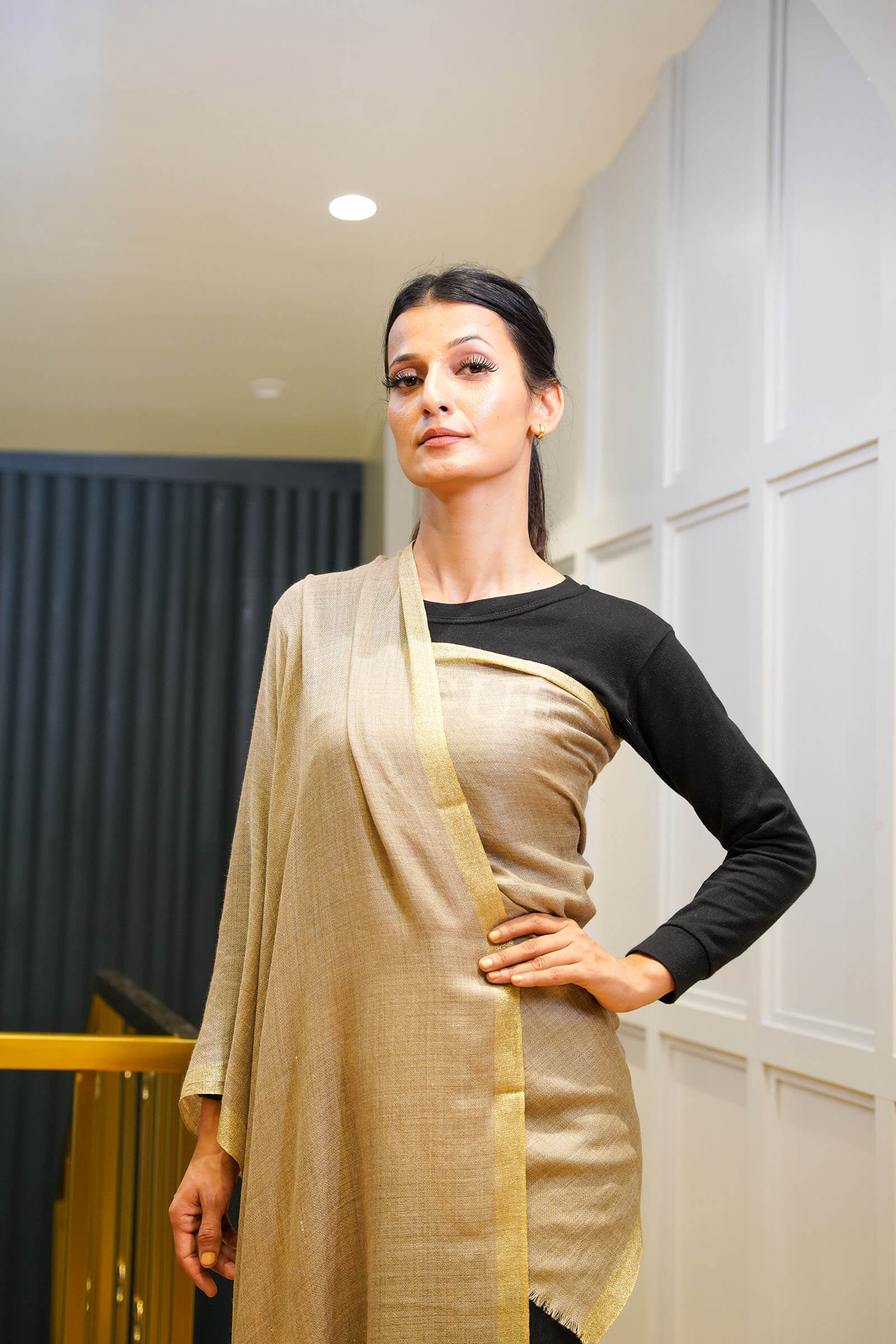 Women Border Zari Natural Colour Stole