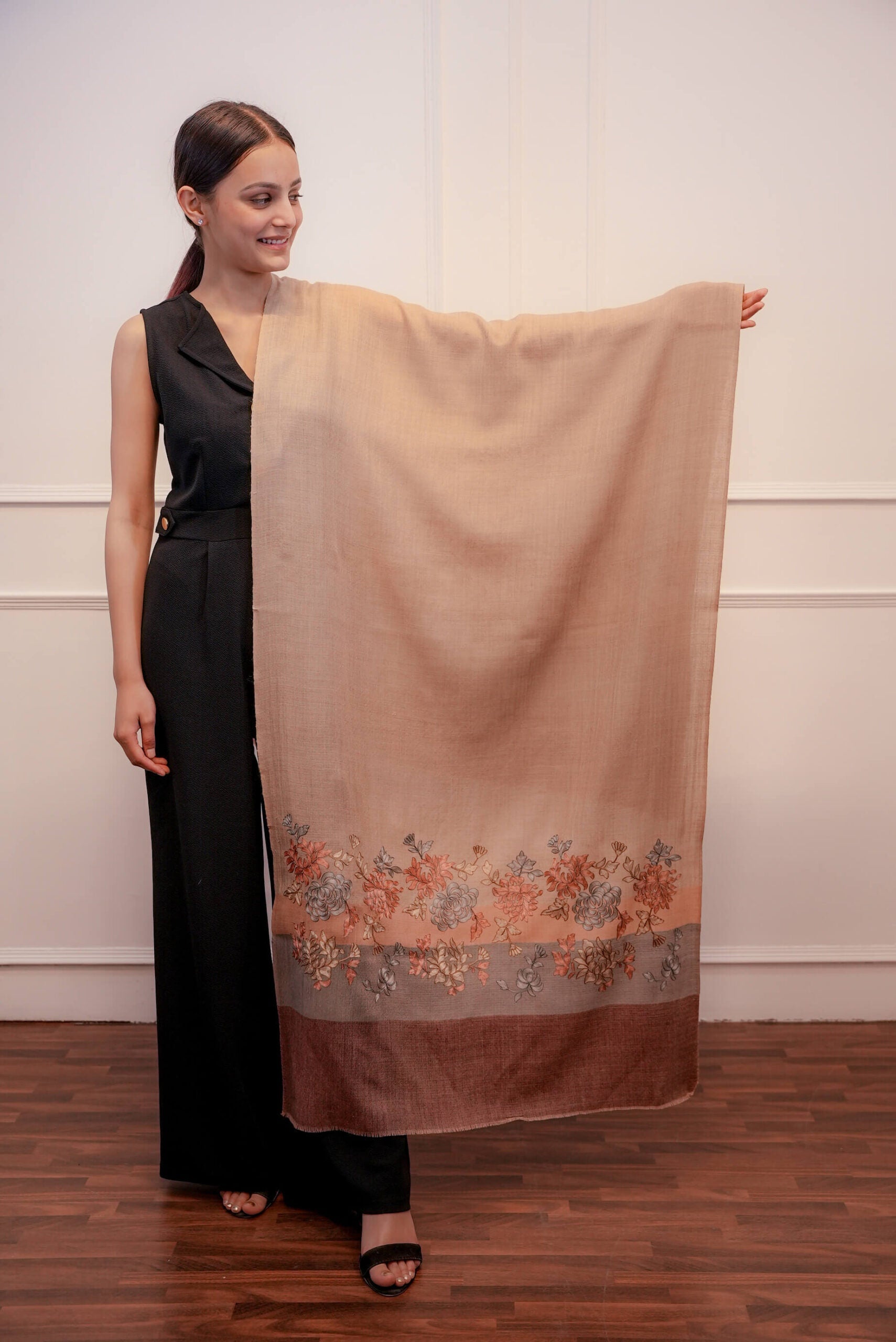 Color: Beige Material: Pure Wool Size: 70 X 200