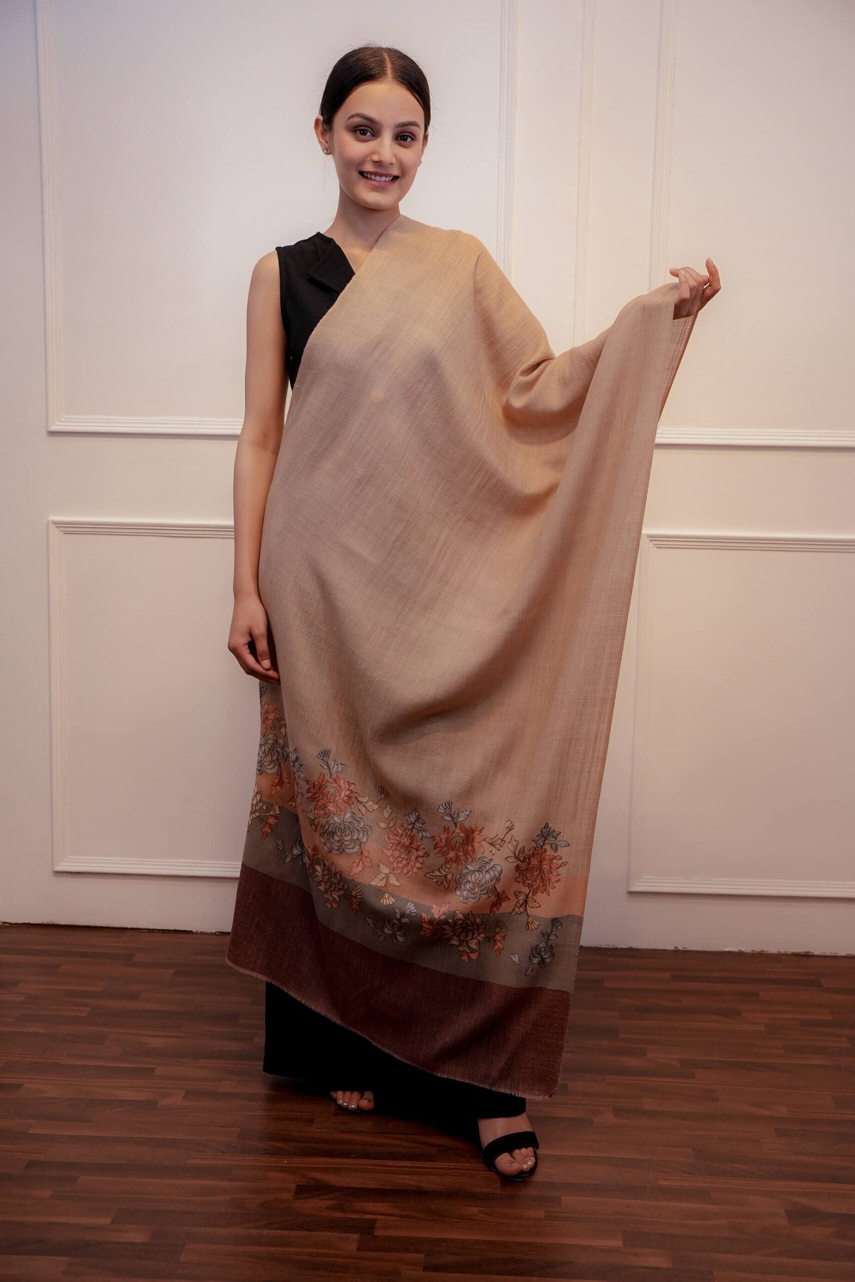Color: Beige Material: Pure Wool Size: 70 X 200
