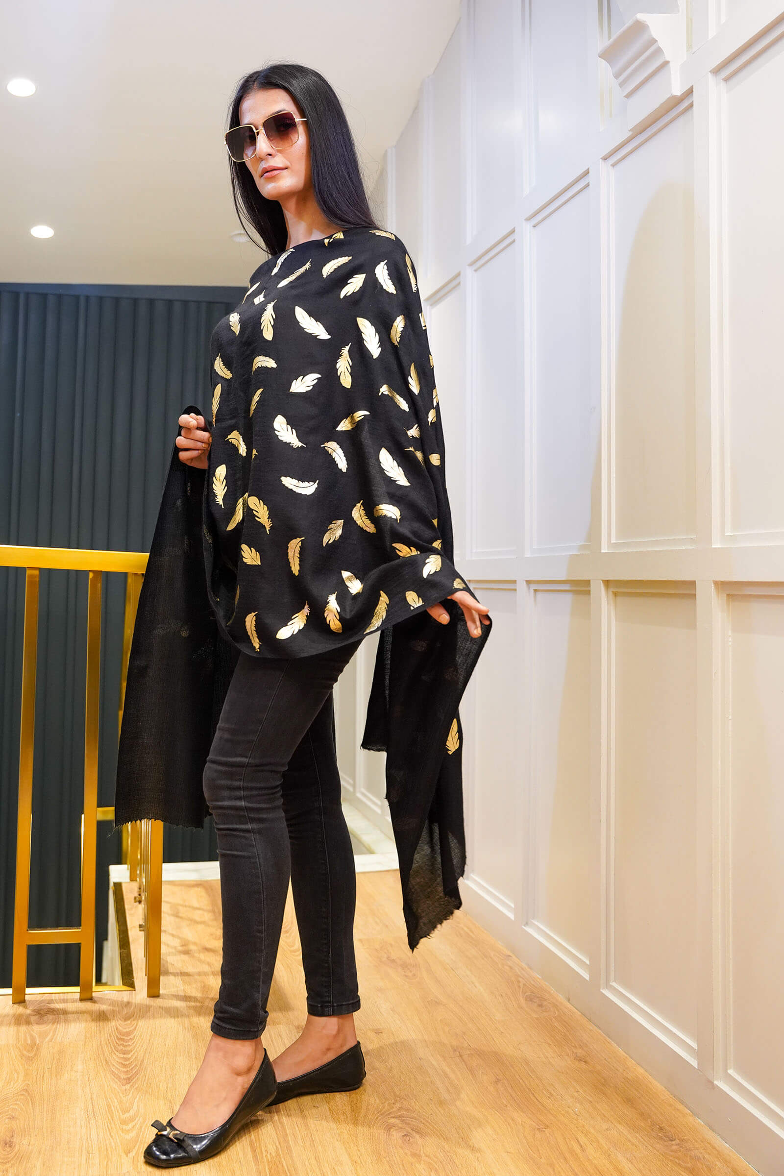 Fine Wool Foil Print Black Stole