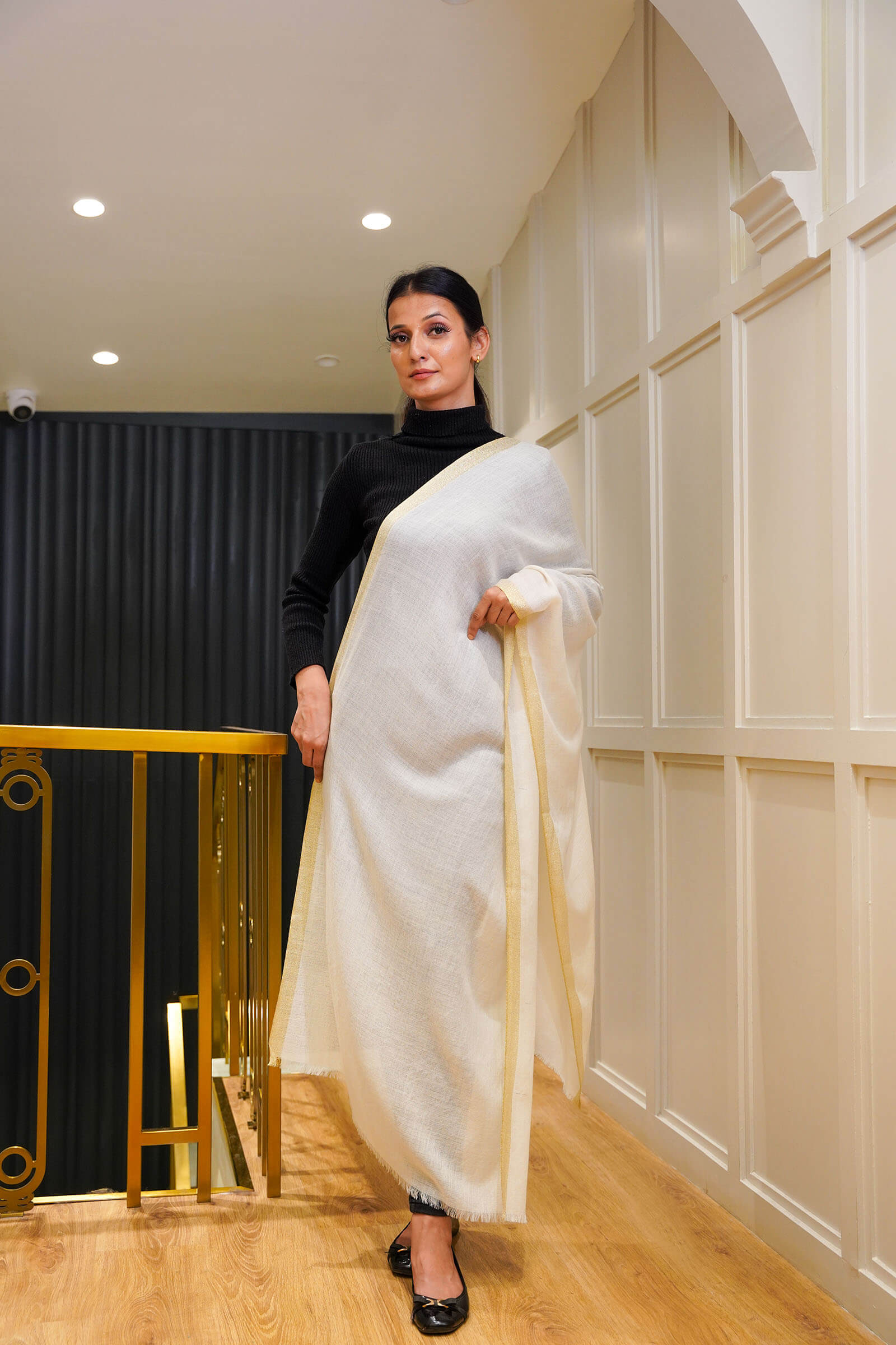 Women Border Zari Off White Stole